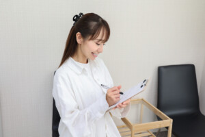 カルテ記入